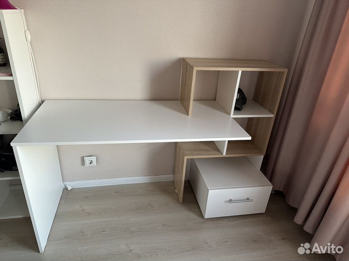 Школьный стол