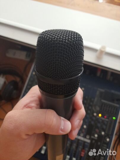 Радиомикрофон sennheiser EW 300 + AKG SR 450
