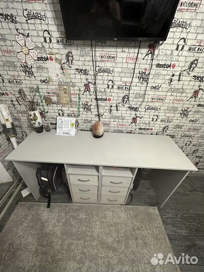 Продается письменный стол