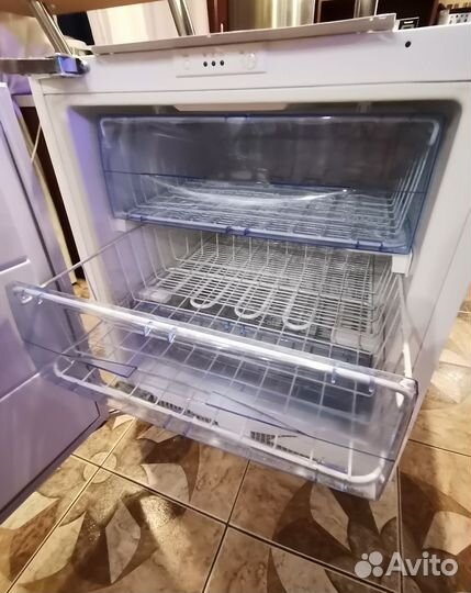 Встраиваемая морозильная камера