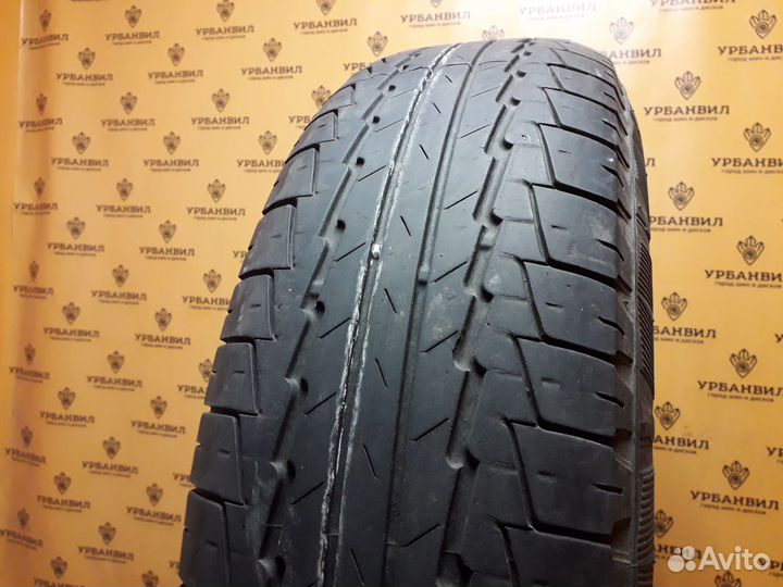 Kumho Road Venture ST KL11 235/75 R16