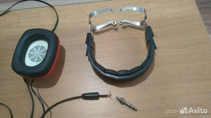 Проводные наушники