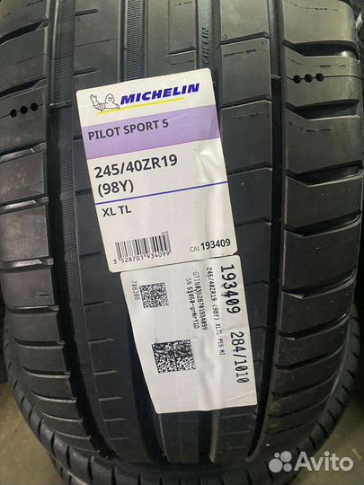 Michelin Pilot Sport 5 245/40 R19 98Y
