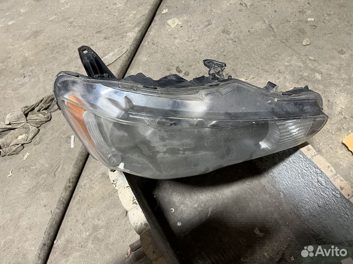 Фара на mitsubishi lancer 10