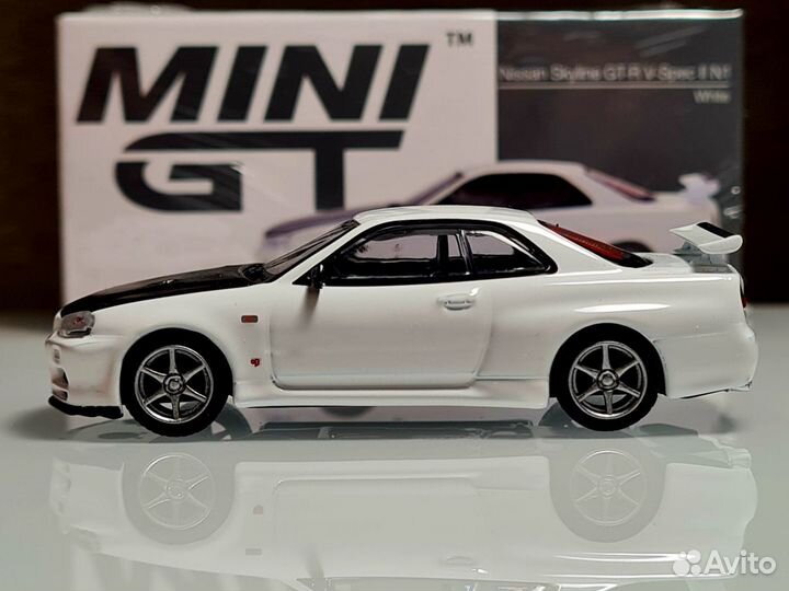 Модель Mini GT 1:64 Nissan Skyline GTR (R34)