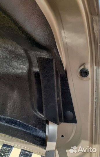 Обшивка крышки багажника Шевроле Кобальт