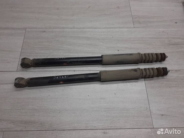 Амортизатор задний Duster/Terrano 2WD