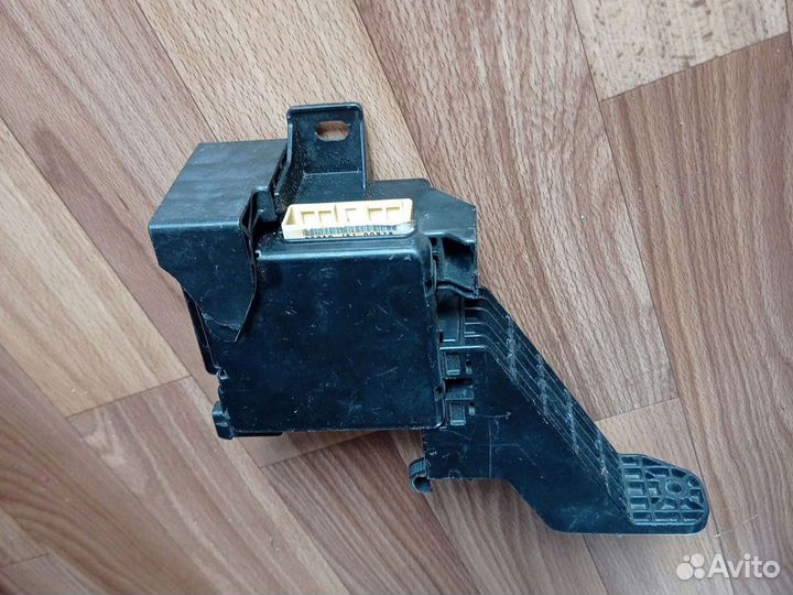 Блок предохранителей toyota Land Cruise r