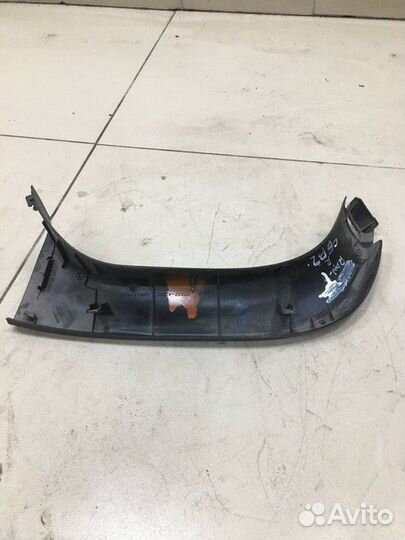 Обшивка двери багажника верхняя правая