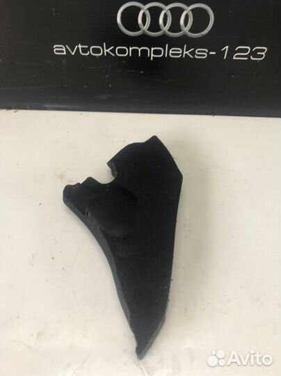 Уплотнитель крыла передний правый Audi A5 8T cala