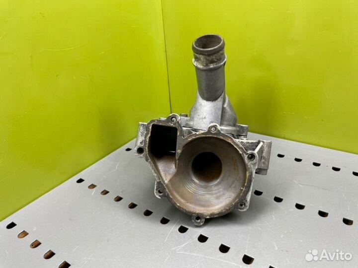 Корпус термостата Mercedes-Benz 190E W201 OM601