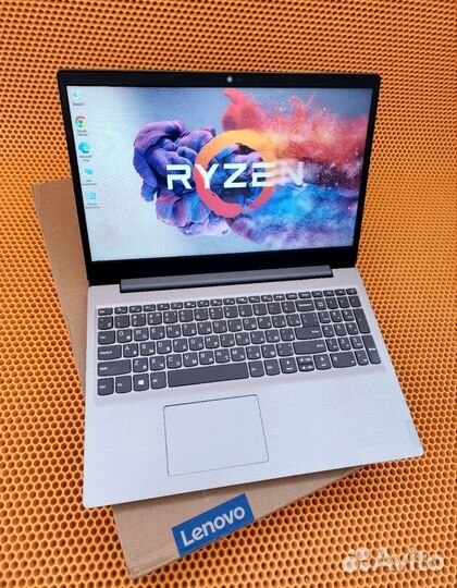 Lenovo ideaPad 2022 Ryzen 3 Vega 3 15.6