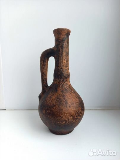 Маленькие глиняные кувшины. Вазочки