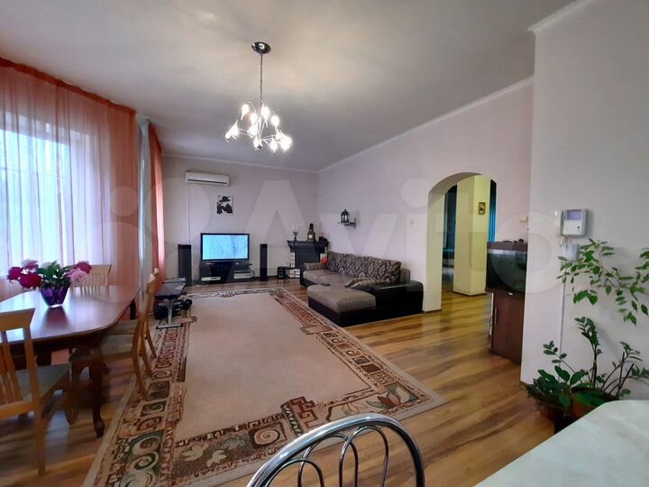 Дом 326,4 м² на участке 8,6 сот.