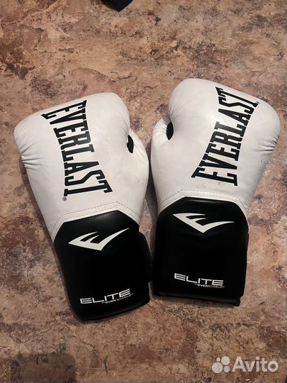 Боксерские перчатки