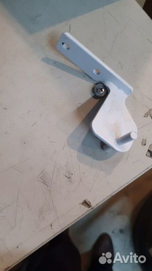 Петля дверцы холодильника индезит атлант