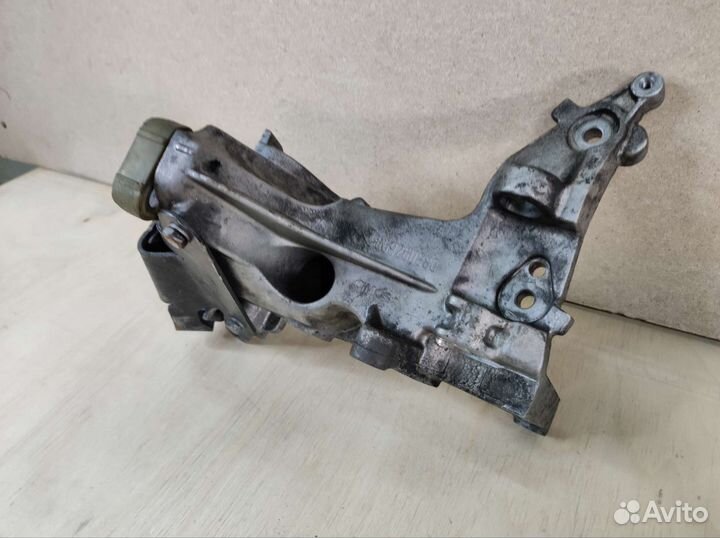 Кронштейн генератора 1.6 hdi Peugeot Citroen