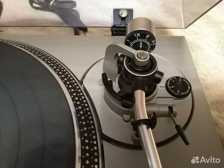 Проигрыватель винила Technics SL-1700