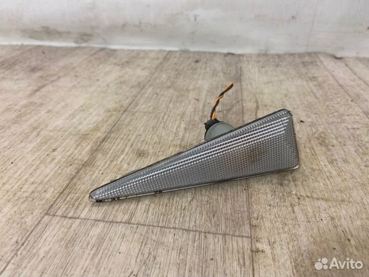 Повторитель в крыло передний правый Renault Megane