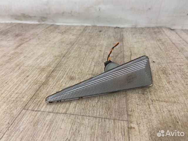 Повторитель в крыло передний правый Renault Megane