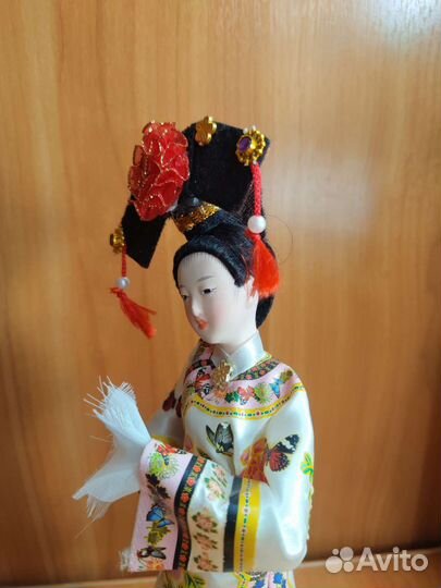 Статуэтка кукла 