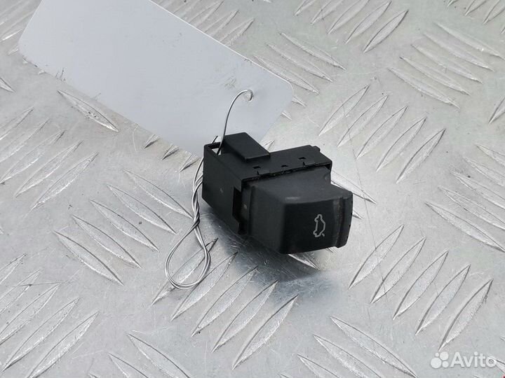 Кнопка для Volkswagen Passat 5 GP