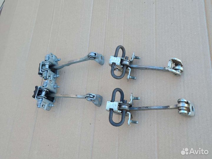 Ограничитель двери передний Opel Vectra C 02-2008г