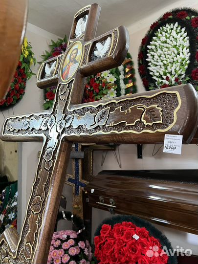 Кресты, гробы, венки