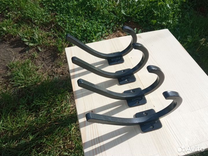 Крючки для одежды металлические