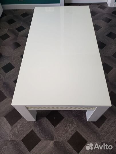 Журнальный столик белый