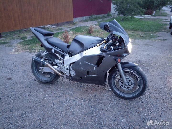 Yamaha FZR 1000