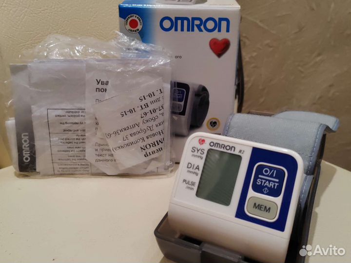 Тонометр на запястье omron