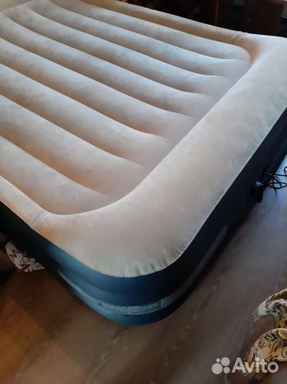 Надувной матрас intex