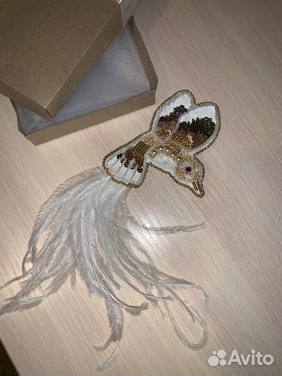 Брошь колибри