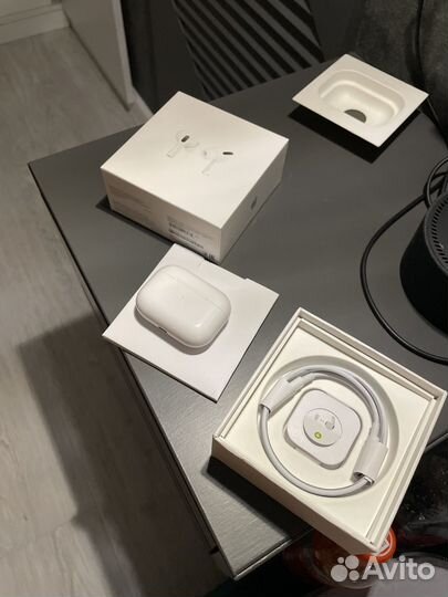 Apple airpods pro (первого поколения)