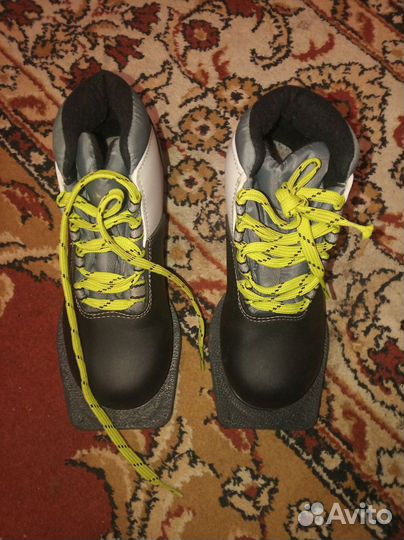 Лыжные ботинки