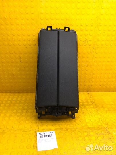 Б/У подлокотник В хорошем состоянии, оригиналnnУ