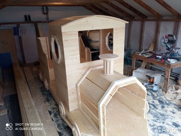 Паровозик деревянный