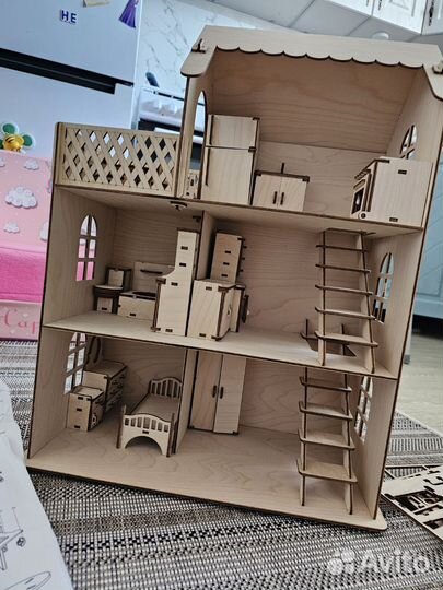 Кукольный домик с мебелью