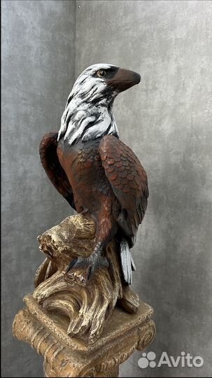 Скульптура Орел с прижатыми крыльями