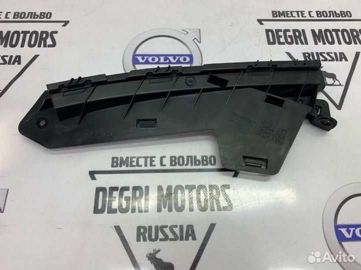 Кронштейн левой фары Volvo V70 XC70 07-16 30796387