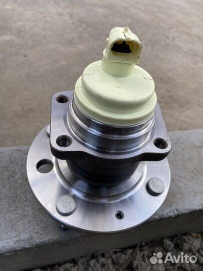 Ступица в сборе с датчиком ABS