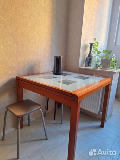 Кухонный стол и стулья