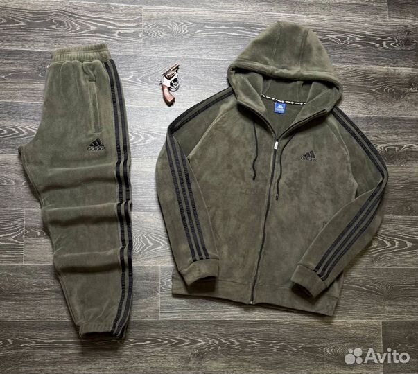 Спортивный костюм adidas