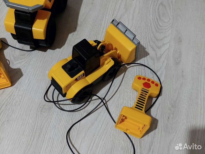 Игрушки белаз и погрузчик