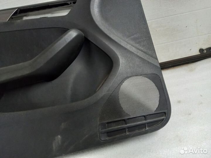 Обшивка двери передней левой Volkswagen Jetta VI