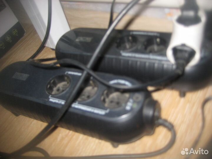 Источники бесперебойного питания, 4 шт