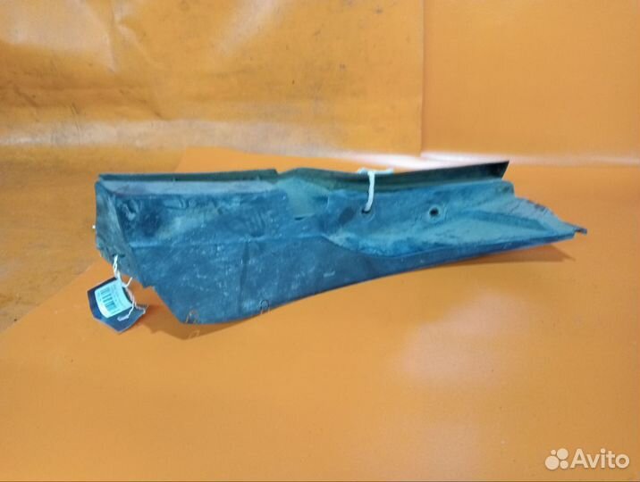 Подкрылок Mazda Verisa DC5W задний