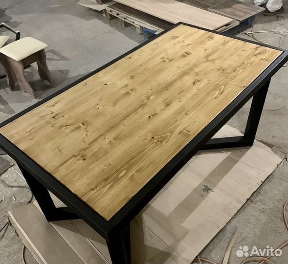 Стол в стиле лофт