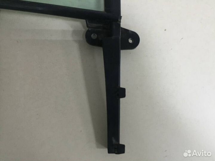 Стекло двери задней правой форточка Skoda Rapid 20